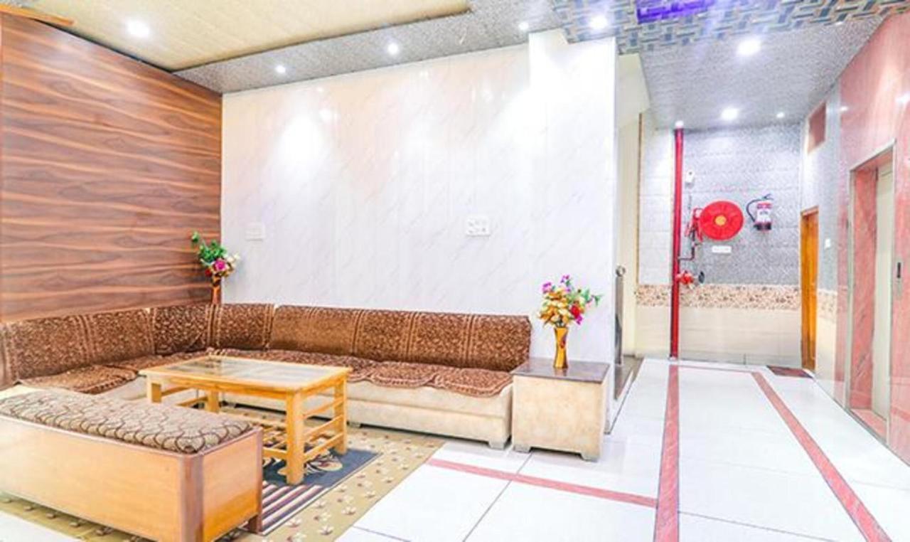 Capital O 64299 Hotel Suncity Juhi Bari Eksteriør billede