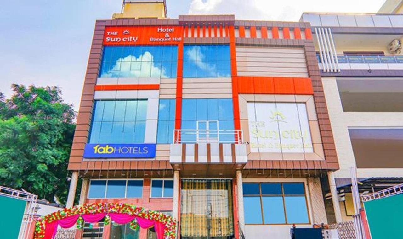 Capital O 64299 Hotel Suncity Juhi Bari Eksteriør billede