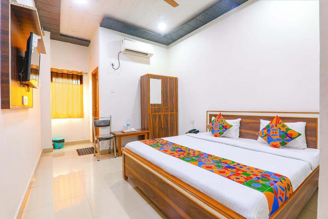 Capital O 64299 Hotel Suncity Juhi Bari Eksteriør billede